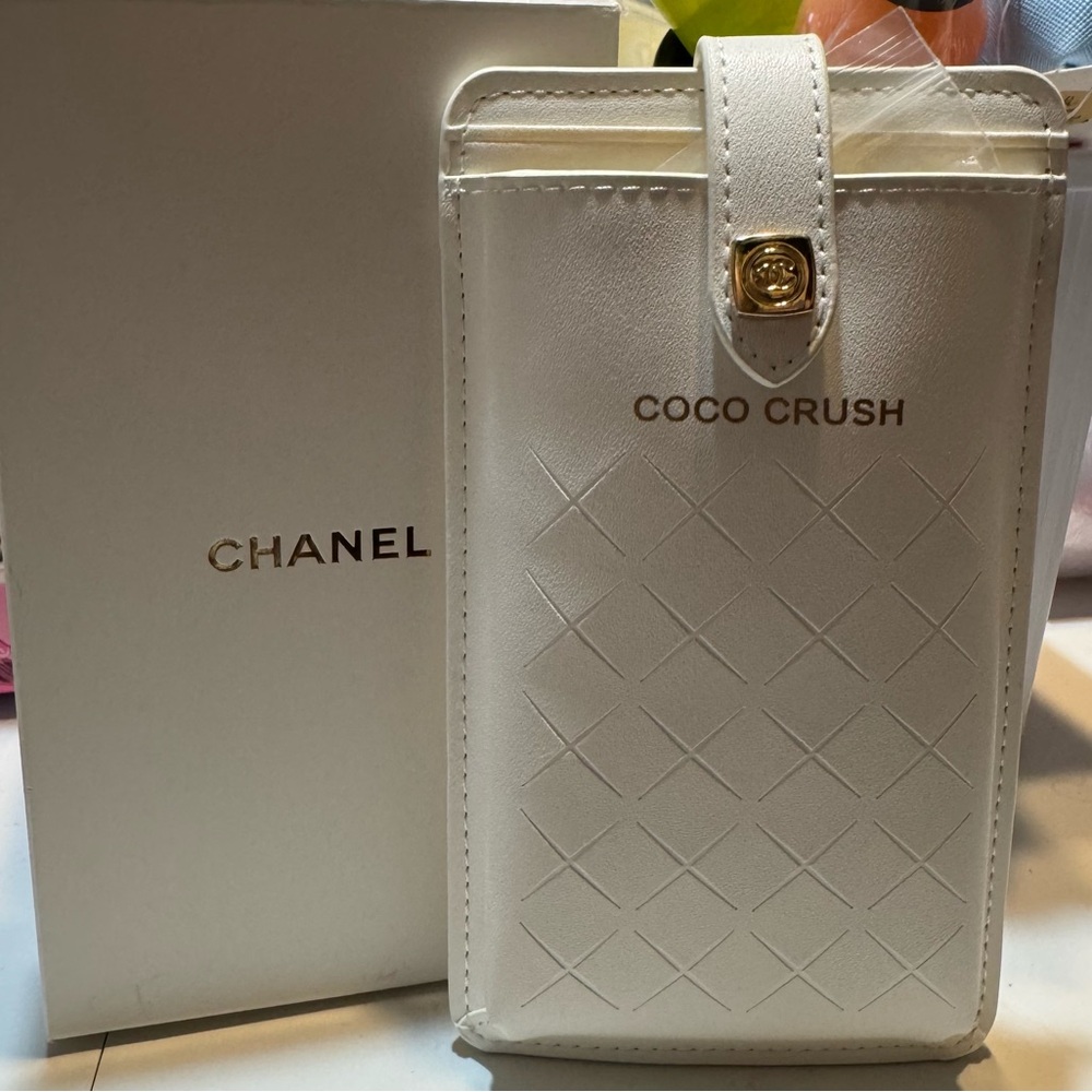 CHANEL Coco Crush White Phone Case NIB W30